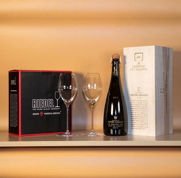 Bộ quà tặng Champagne Henri Giraud Aÿ Grand Cru Brut MV13 kèm hộp gỗ cao cấp và bộ ly Riedel Performance Champagne