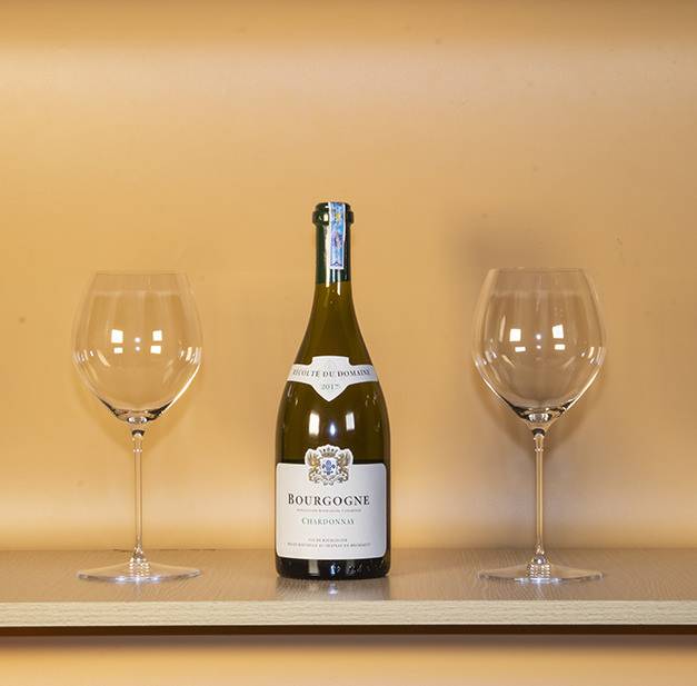 Bộ quà tặng rượu vang Château De Meursault Bourgogne Chardonnay kèm ly Riedel Performance Chardonnay và hộp giấy cao cấp