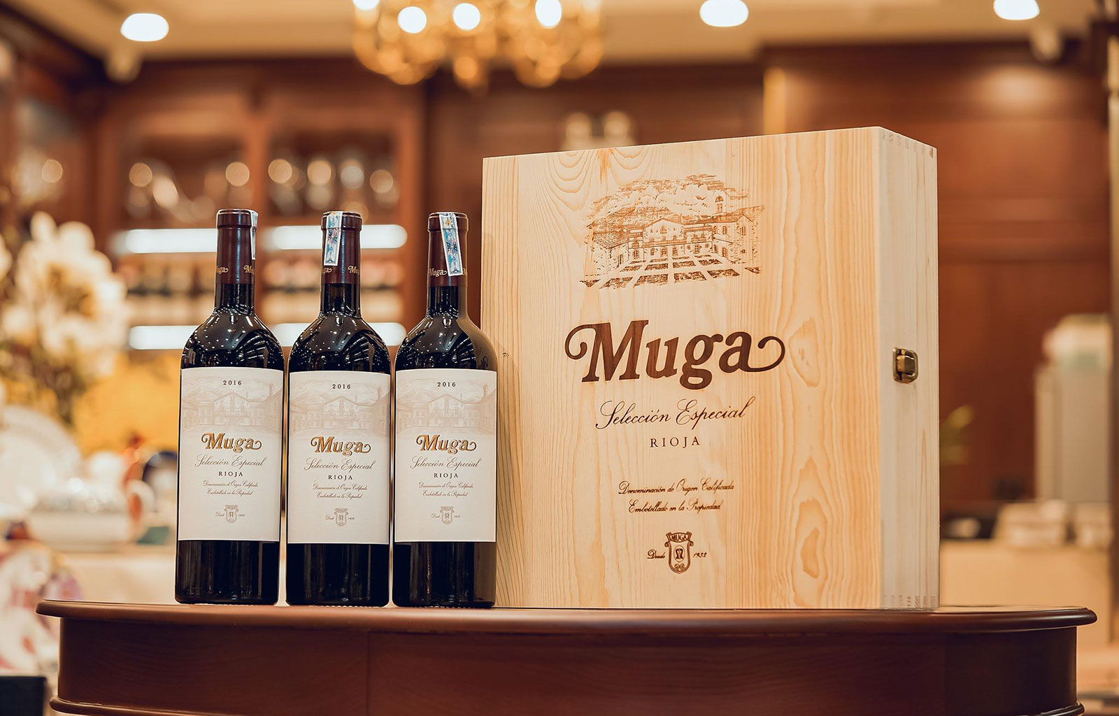 Muga Selección Especial 2016 với phiên bản hộp gỗ 3 chai sang trọng là món quà tặng doanh nghiệp đầy ấn tượng trong dịp Tết 2023