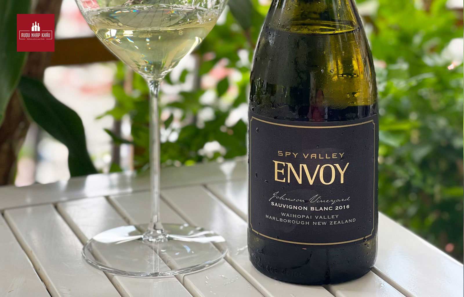 Gợi ý những chai rượu vang Sauvignon Blanc ngon giá tốt - Spy Valley Envoy Sauvignon Blanc 2016