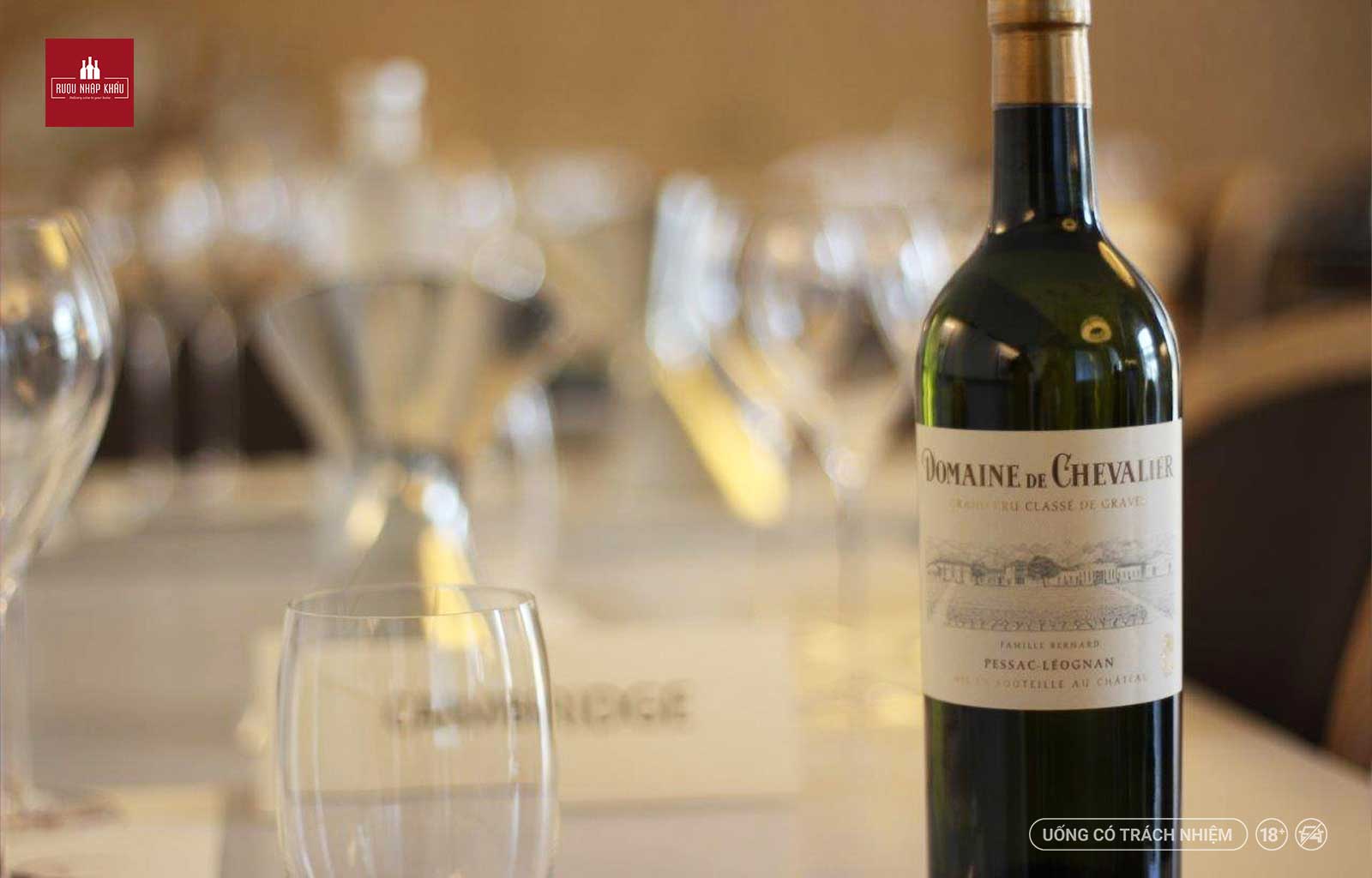 Hương vị trẻ trung của vang trắng cao cấp Domaine de Chevalier White 1